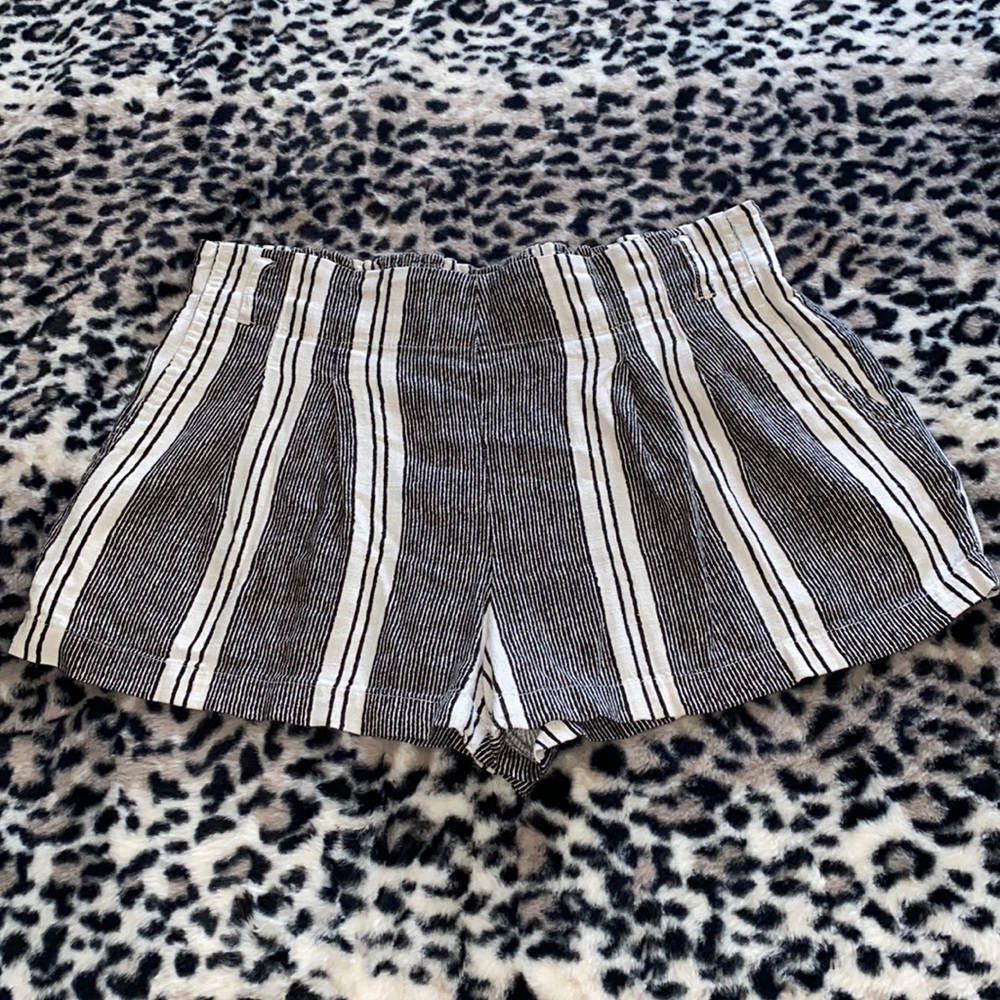 ⭐️5/$10⭐️Striped Shorts